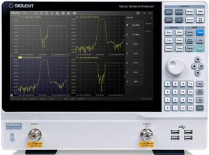 Analizzatore di reti vettoriale (VNA) a 2 porte fino a 26,5 GHz Siglent SNA5032A