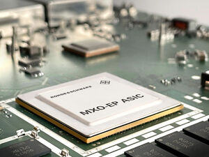 Il cuore dell'oscilloscopio R&S MXO 5 è costituito dai due circuiti ASIC appositamente progettati da Rohde & Schwarz per l'elaborazione in tempo reale dei segnali acquisiti 