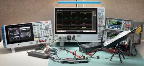 Banco di misura con generatore Tektronix AFG31000 per test a doppio impulso