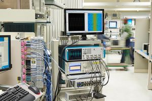 Ricerca avanzata con generatore Tektronix AWG5200